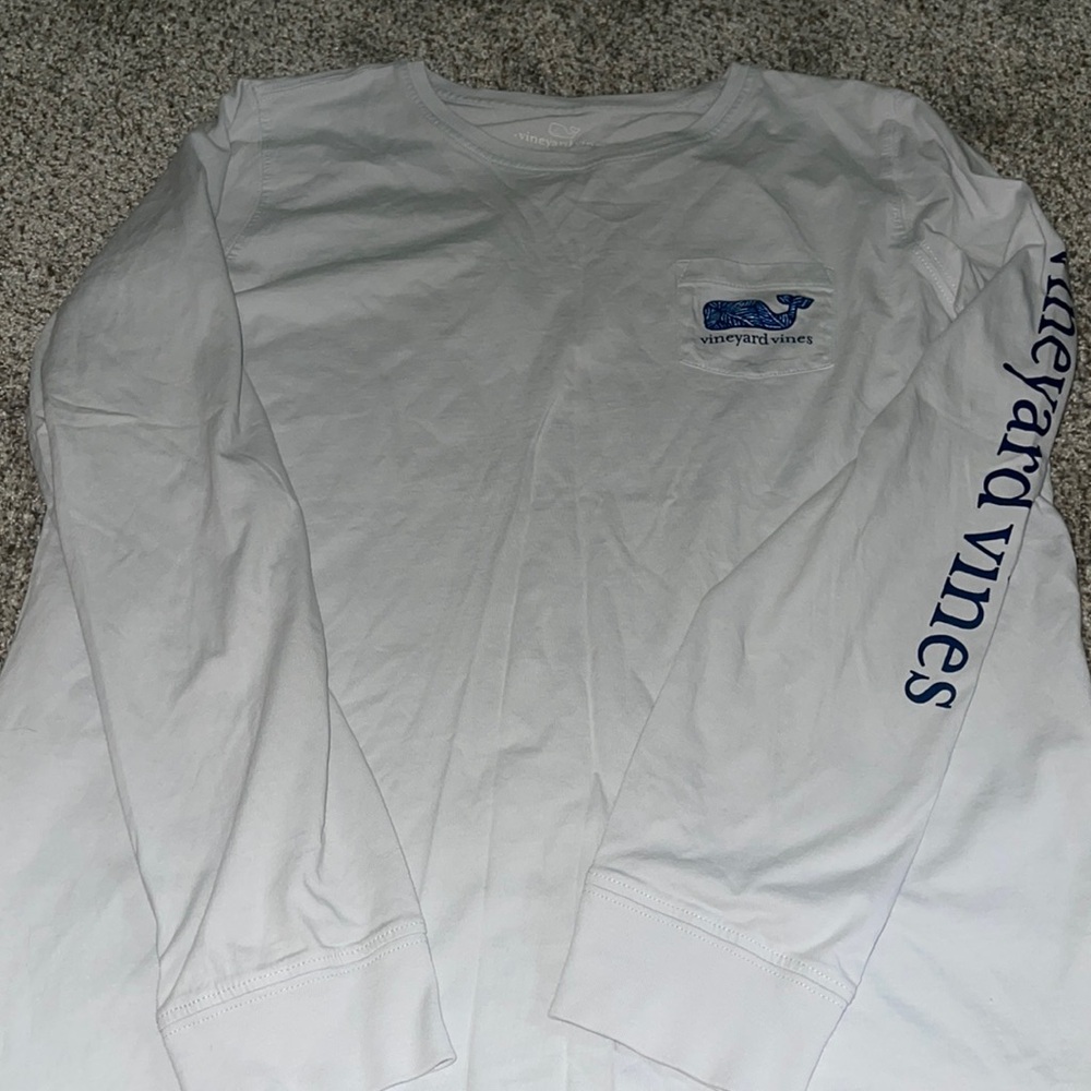 Vineyard Vines blue whale shirt medium